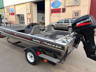 Bassboat Tracker TX 17
