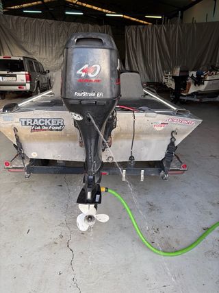 Bassboat Tracker TX 17