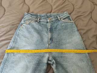 Pantalones vaqueros Lee desgastados