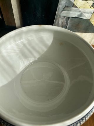 Sopera de loza francesa azul y blanca