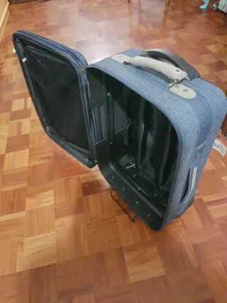 Maleta de viaje azul y negra