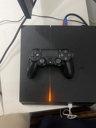 PS4 (PlayStation 4) Negra + Mando