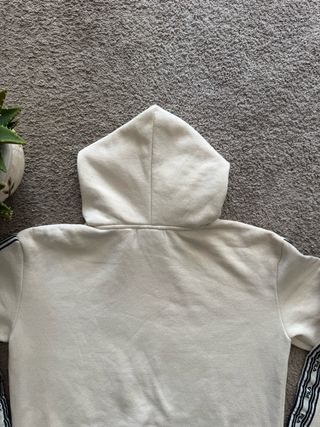 Sudadera Fila Beige con Cordones Rojos