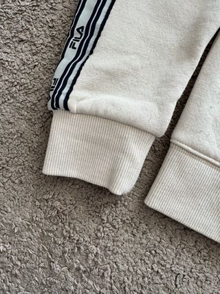 Sudadera Fila Beige con Cordones Rojos