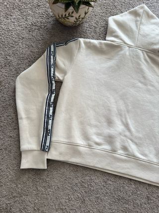 Sudadera Fila Beige con Cordones Rojos