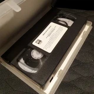 VHS Reacción en Cadena (Chain Reaction)