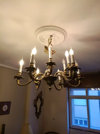 Lámpara de bronce estilo clásico