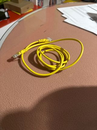 Cable de red Ethernet amarillo