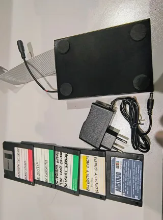 Disquetera Amstrad 3.5 con cables y adaptador
