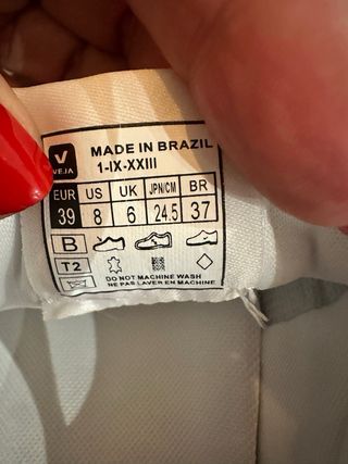 Zapatillas Veja Blancas y Rojas