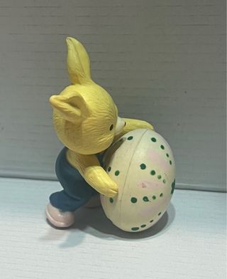 Figura Pascua Conejo con Huevo