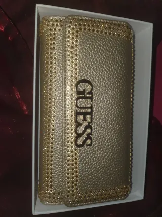 Monedero Guess Dorado con Tachuelas