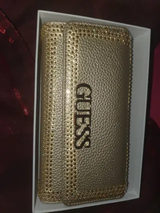 Monedero Guess Dorado con Tachuelas