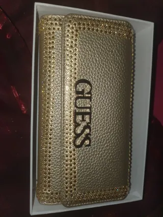 Monedero Guess Dorado con Tachuelas