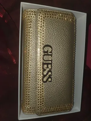 Monedero Guess Dorado con Tachuelas