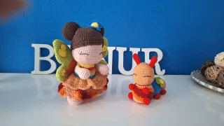Muñeca Amigurumi mariposa y Oruga