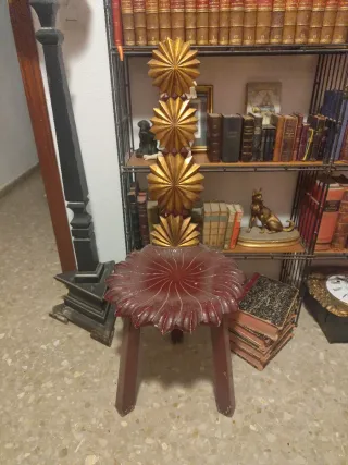 Silla de madera decorativa