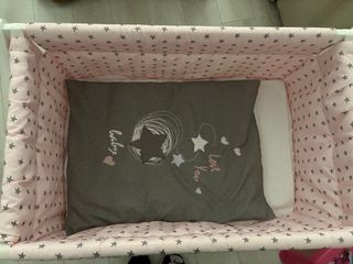 Minicuna estrellas rosa