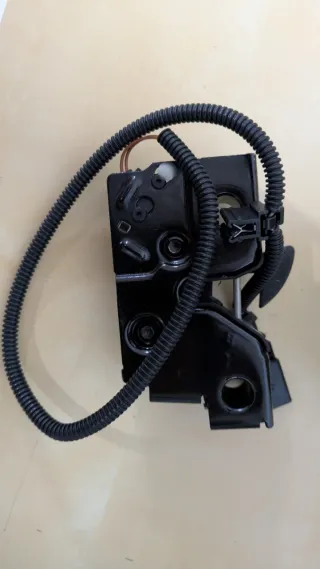Cerradura Capó Seat León 5F