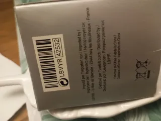 Reloj plateado con pedrería