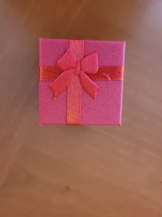 Collar con colgante letra M