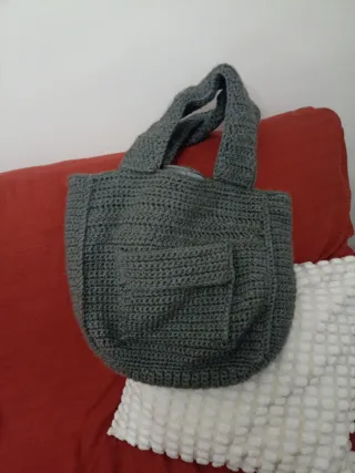 Bolso de lana tejido gris oscuro