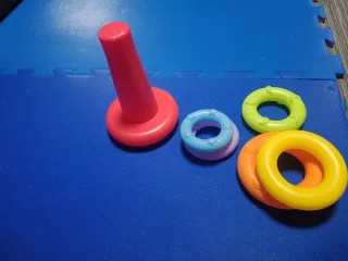 Juguete apilable para bebés