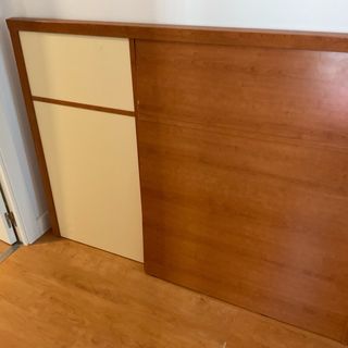 Cabecero de madera cerezo con detalles en beige