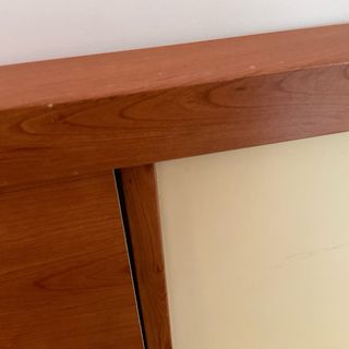 Cabecero de madera cerezo con detalles en beige