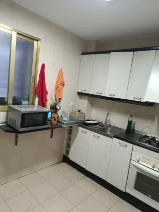 Alquiler habitación en piso compartido z. Carretas