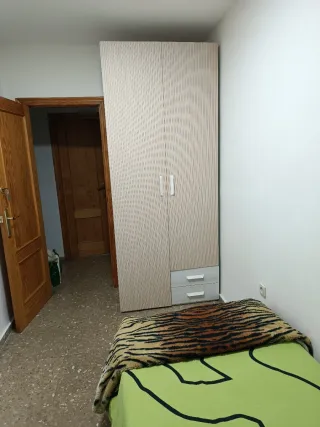 Alquiler habitación en piso compartido z. Carretas
