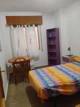 Alquiler habitación en piso compartido z. Carretas