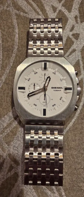 Reloj Diesel Plata y Blanco.