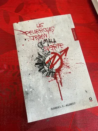 Libro : “Las pelirrojas traen mala suerte”