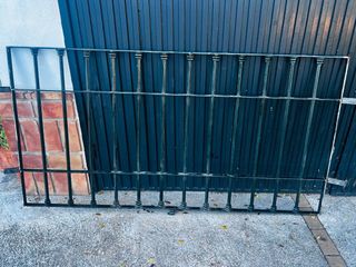 Reja de hierro macizo