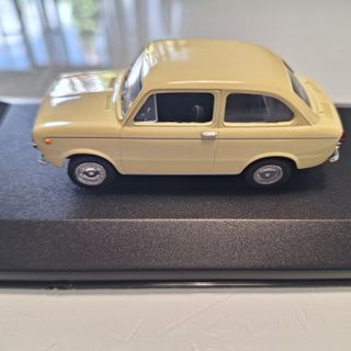 1/43. Seat 850. Nuevo en su urna.