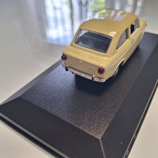 1/43. Seat 850. Nuevo en su urna.