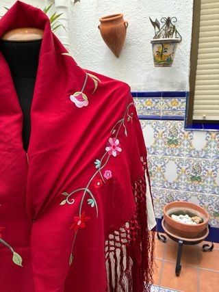 Mantón bordado