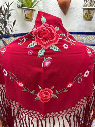 Mantón bordado