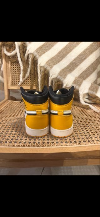 Zapatillas Nike Jordan Negras y Amarillas Talla 43