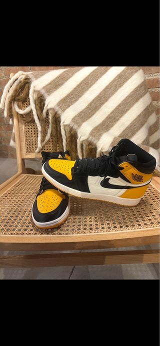 Zapatillas Nike Jordan Negras y Amarillas Talla 43