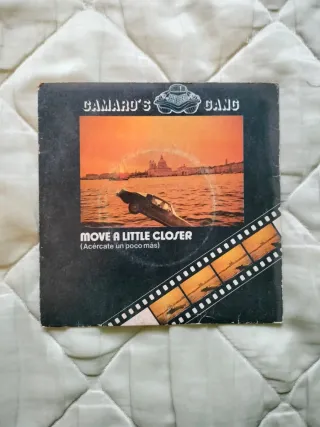 Camaro's Gang - Move A Little Closer