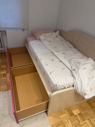 Fantástica cama infantil de madera con 2 cajones