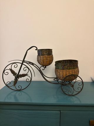 Macetero Triciclo Hierro y Mimbre