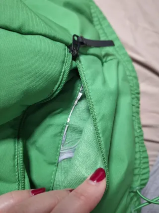 Chaqueta reversible Nike mujer verde y azul claro.