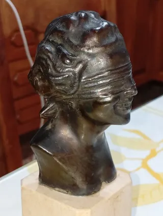 Diosa de los ojos vendados