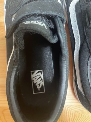 Zapatillas Vans velcro negras y blancas
