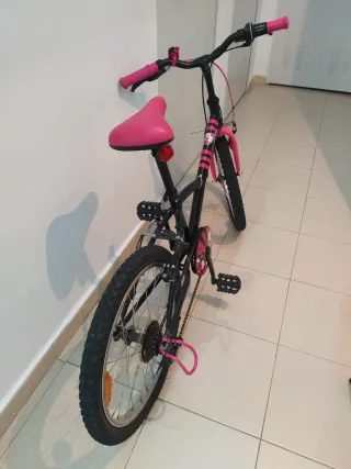 Bicicleta infantil B'TWIN rosa y negra