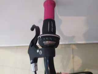 Bicicleta infantil B'TWIN rosa y negra