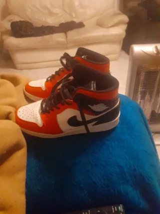 Zapatillas Nike Air Jordan 1 Naranja y Blanco